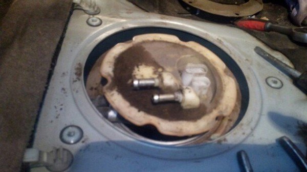 Замена фильтра бензобака Nissan Sunny b14