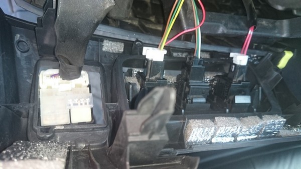 Подсветка ног пассажиров на Toyota Camry ACV40