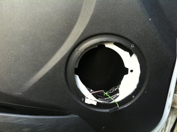 Установка 16см колонок в двери Лады Гранта 