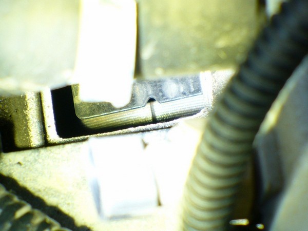 окошечко для совмещения меток на ладе приоре