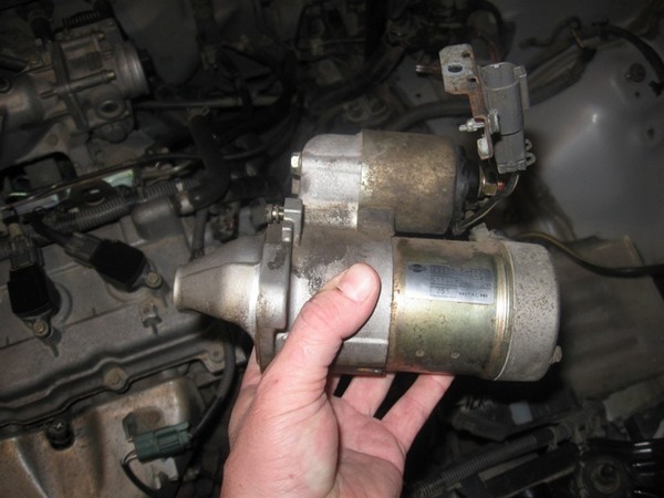 Снятие стартера на NISSAN SUNNY b15 Снятие стартера на NISSAN SUNNY b15