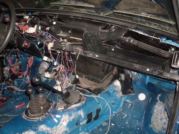 Шумоизоляция пола в НИВЕ - тоннель, перегородка двигателя