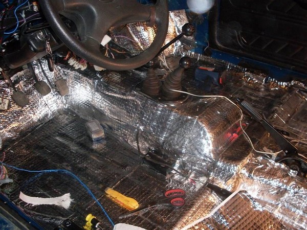 Шумоизоляция пола в НИВЕ - тоннель, перегородка двигателя