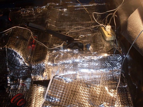 Шумоизоляция пола в НИВЕ - тоннель, перегородка двигателя