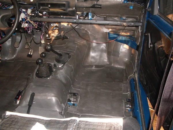 Шумоизоляция пола в НИВЕ - тоннель, перегородка двигателя