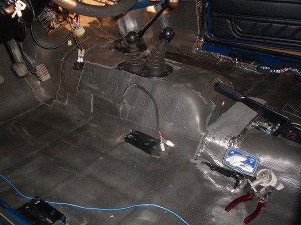 Шумоизоляция пола в НИВЕ - тоннель, перегородка двигателя