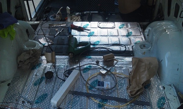 Шумоизоляция НИВЫ – удаление «сверчков» битопластом