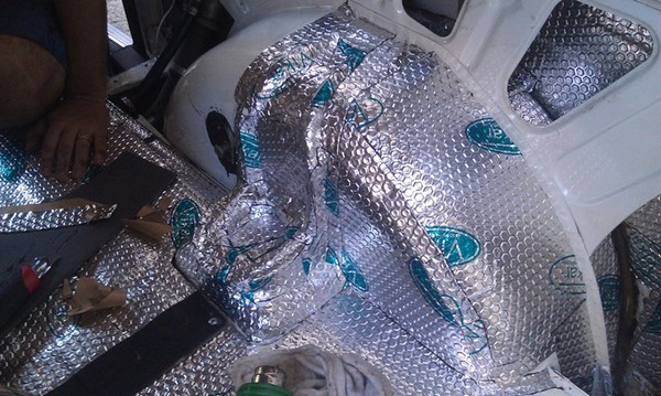 Шумоизоляция НИВЫ – удаление «сверчков» битопластом